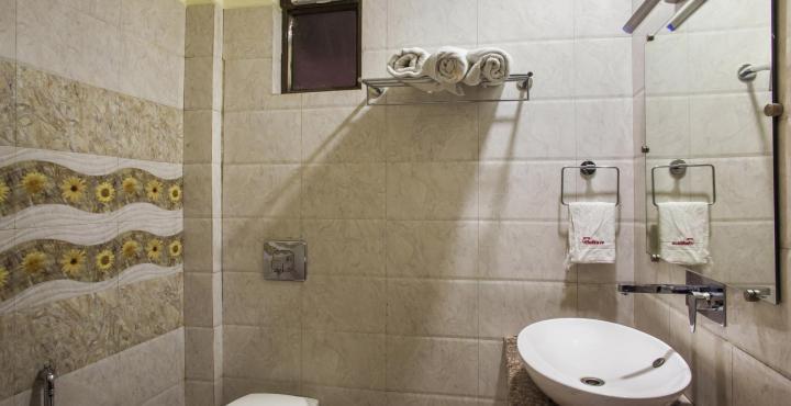 Oyo 2155 Hotel Wardhman Jabalpur Eksteriør billede