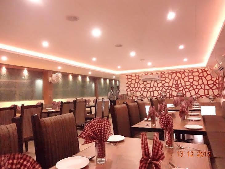 Oyo 2155 Hotel Wardhman Jabalpur Eksteriør billede