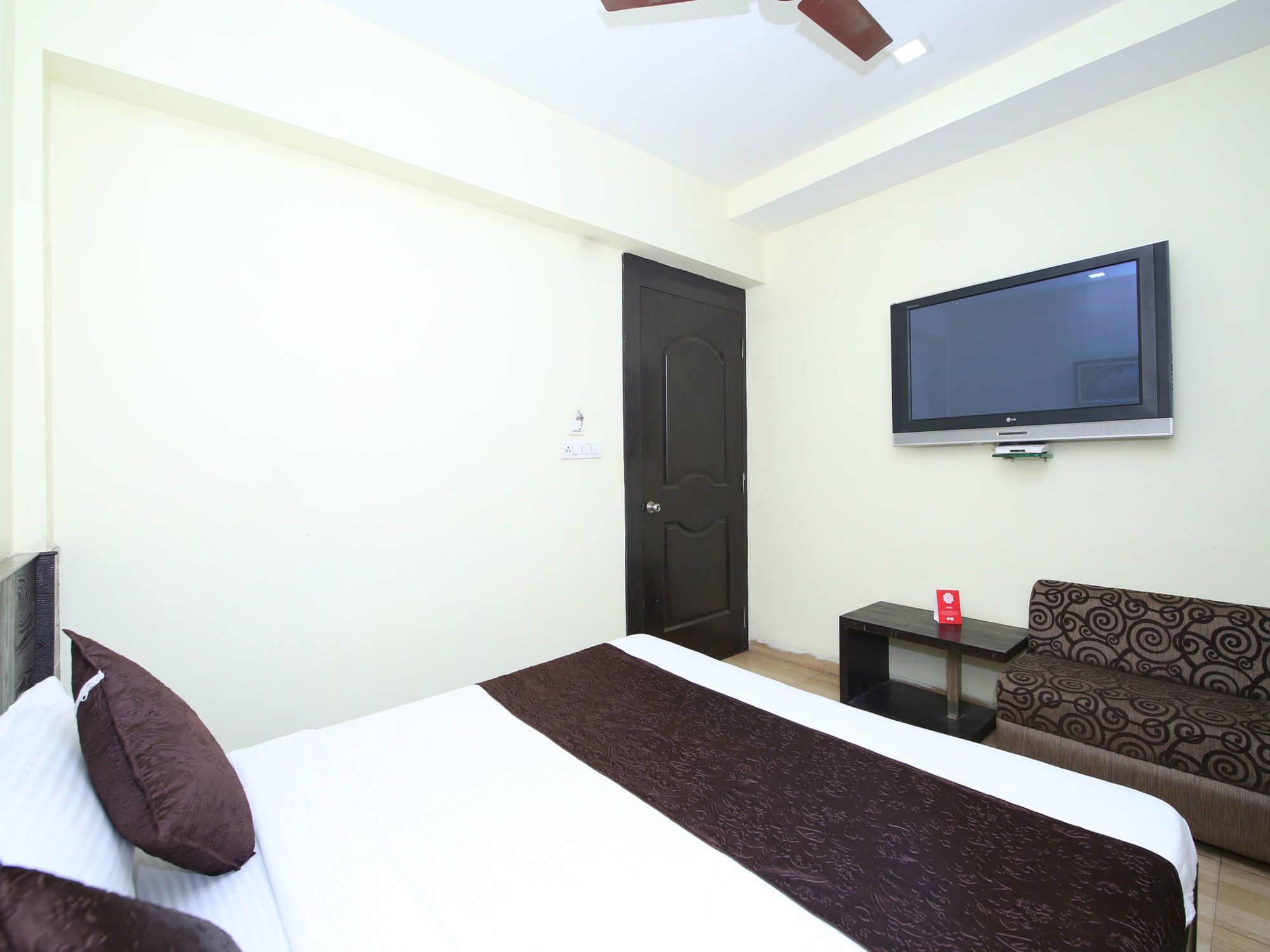 Oyo 2155 Hotel Wardhman Jabalpur Eksteriør billede